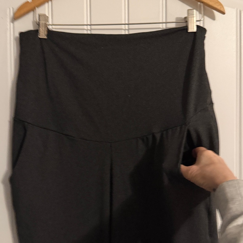 Maternity Joggers Size Large - Picture 2 of 4